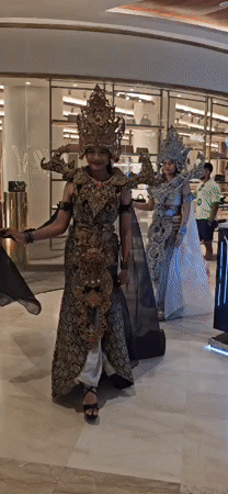 Traditional Balinese procession performs in Denpasar shopping mall
