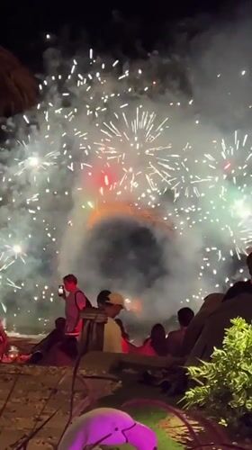 Fire shows draw crowds at Baan Bo Phut venues
