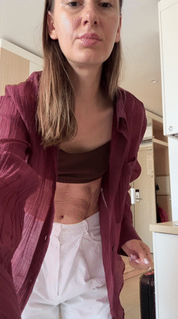Morning hotel room routine in Moscow — outfit, jewelry, selfies.