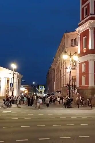 Evening wander through Saint Petersburg's landmarks and lit-up streets