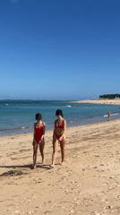Morning beach activity documented by witnesses over 2.5 hours