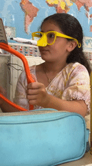 Tabletop drawing game with novelty glasses in La Fouillouse