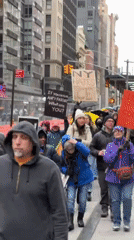 Anti-ICE protesters rally at NYC federal building amid rain
