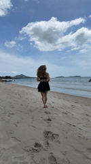 Sunny beach day on Ko Samui's sandy shore