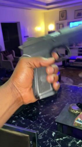 Person handles handgun in Gura Top, Nigeria