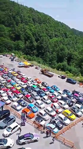 Colorful cars packed into a sunny Rieti outdoor gathering