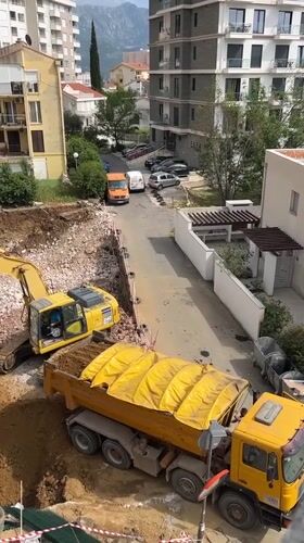 Daily life moments captured in Boreti: makeup, construction, paragliding