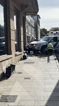 Car accident brings police response in Santiago de Compostela