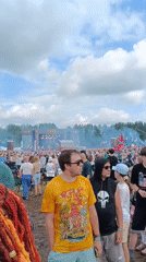 ELEKTRA festival stage draws a big crowd under cloudy skies