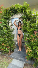 Woman documents Sunday outfit with selfies, social posts in Kuta