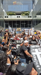Protesters demand political prisoner release outside Caracas government buildings
