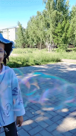 Early Morning Family Gatherings Documented in Noviy Russia Parks