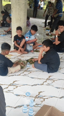 Community meal shared on banana leaves in Lhokseumawe