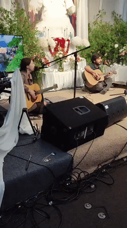 Acoustic band performance in Zhirnosovo indoor venue