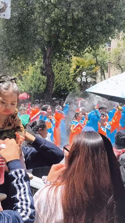 Cultural parade fills La Paz streets with colorful costumes