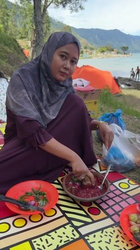 Lakeside camping and cooking in the mountains of Kalalengkio
