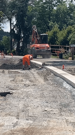 Construction work and casual moments in La Fouillouse