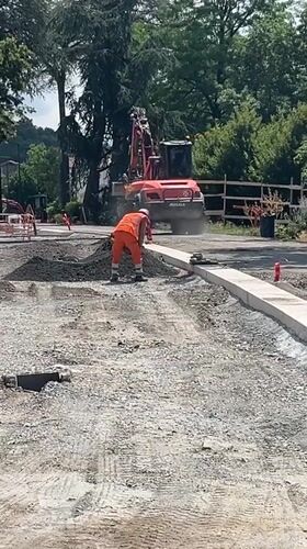 Construction work and casual moments in La Fouillouse