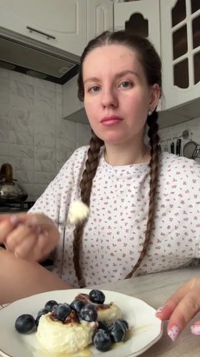 Morning breakfast routine documented in Klin, Russia