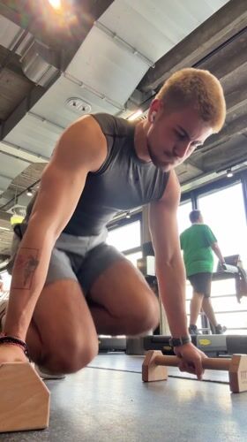 Gym workout session documented in Essen, Germany