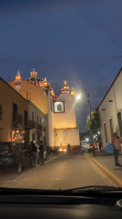 Evening dining and street scenes documented in Cholula, Mexico