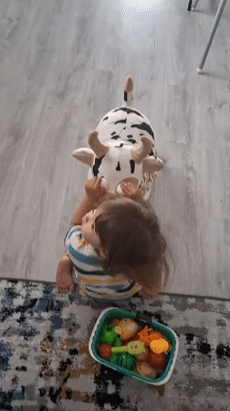 Morning domestic routine: child plays, adult makes juice in Kempelevo