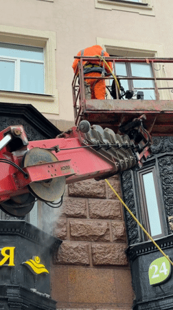 Routine morning activities observed across central Moscow locations