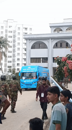 Military personnel, civilians observed in central Dhaka street scenes