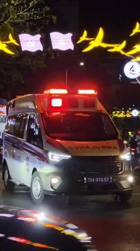 Emergency vehicle rushes through Nha Trang night traffic