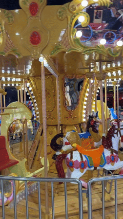 Families enjoy morning at Tashkent indoor entertainment center