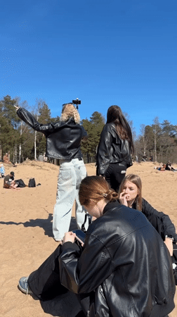 Spring beach day brings crowds to Komarovo coastal area