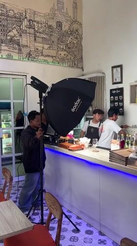 Photography session at Indonesian coffee shop captures staff