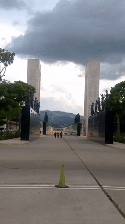 Evening stroll documented at Caracas independence heroes memorial complex