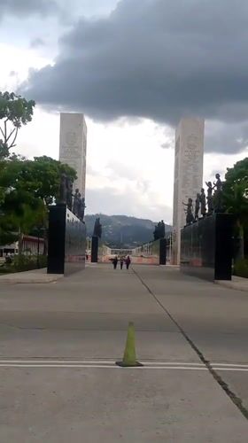 Evening stroll documented at Caracas independence heroes memorial complex