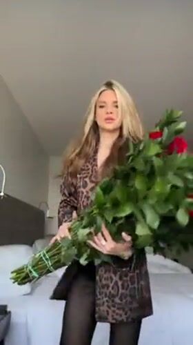 Woman receives roses and ring in Cologne hotel room