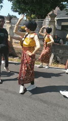 Traditional cultural parade winds through Randegansari streets