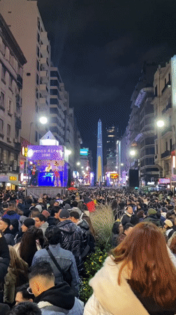 Nighttime street festival draws crowds near Buenos Aires Obelisco