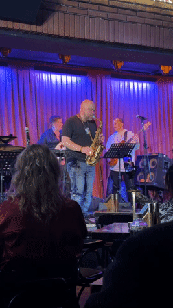 Jazz band performs evening set at Moscow club