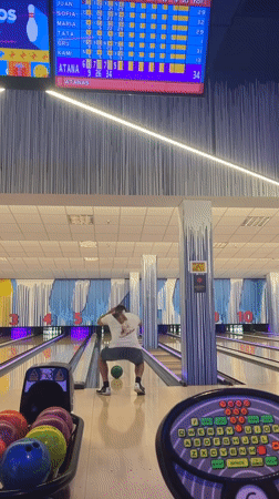 Friends enjoy evening bowling session at Alicante entertainment center