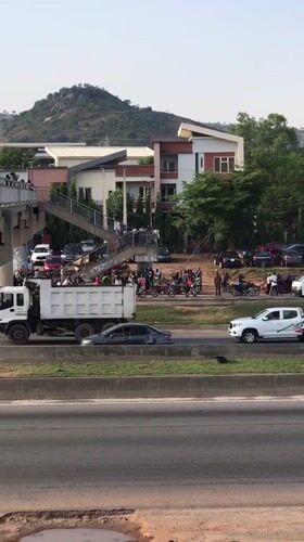 Heavy traffic, bridge vendors documented across Nigerian highway corridor