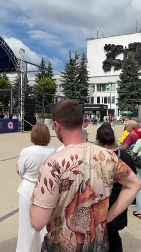 Street performances and outdoor activities draw crowds in Izhevsk