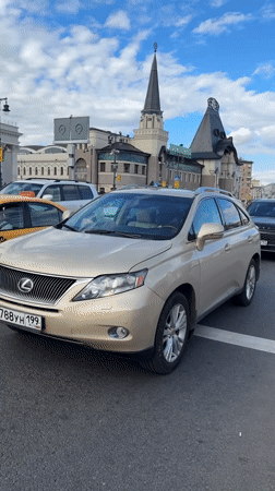 Street-level Moscow: landmarks, uniforms, and city life in June