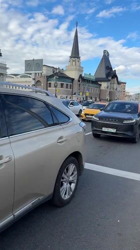 Street-level Moscow: landmarks, uniforms, and city life in June
