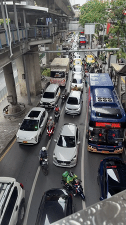 Bangkok traffic congestion and monument visit captured by witnesses