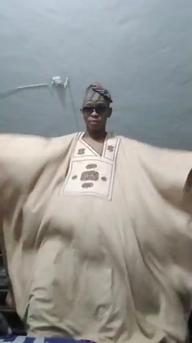 Traditional attire, mirror fragments, and selfies in Lagos