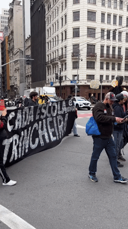 Education workers demonstrate in São Paulo streets with union banners