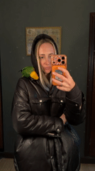 Woman takes mirror selfies with pet parrot in Khimki