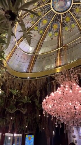 Upscale Ubud restaurant interior captured by witnesses during lunch service