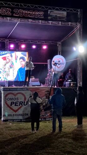 Somos Perú political rally held in Tacna features decorated tree