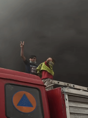 Gaza Civil Defence responds to building fire amid street activity